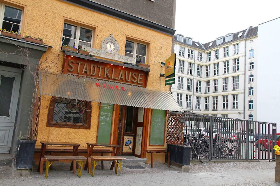 Wohnungsleerstand in Kreuzberg: Am Askanischen Platz verfällt ein Wohnhaus