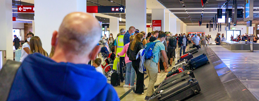 Berliner Flughafen warnt vor eigenem Bodendienstleister: Auslieferung der Koffer verzögert sich weiterhin erheblich