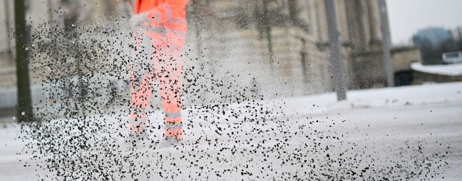 Nach dem Winter ist vor dem Fegen: Wohin Berlins Splitt verschwindet