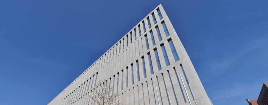 From Berlin to Beijing? Bilder der Grimm-Bibliothek in chinesischem Propagandablatt – und keiner weiß, wieso