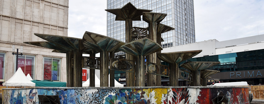  Zurück zur sprudelnden Völkerfreundschaft! So wird der Brunnen am Berliner Alexanderplatz bis Oktober saniert