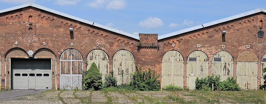 Straßenbahn-Depot Belziger Straße: Innenverwaltung nutzt freie Halle für historische Fahrzeuge