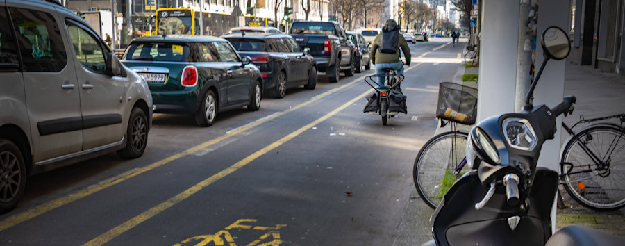 Streit um Radweg auf der Kantstraße: Verkehrsverwaltung kontert Gutachten