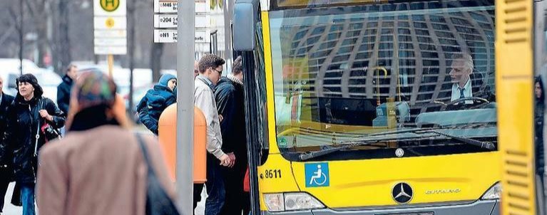 Top 30 Lieblingsbusfahrer Deutschlands: Berliner wird durch „außergewöhnliche Leistung“ zum Alltagshelden
