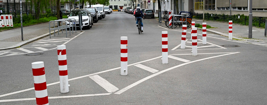Poller mehrfach gestohlen: So wird die neue Fahrradstraße in Schöneberg sabotiert