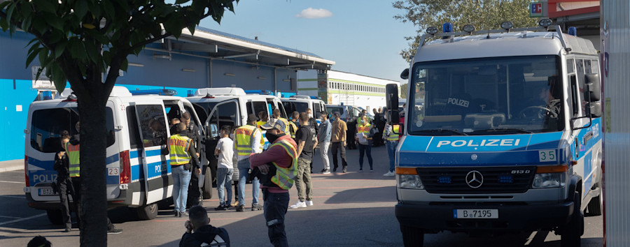 Coronaschutz-Verstöße und beschlagnahmte Tiere im Dong-Xuan-Center