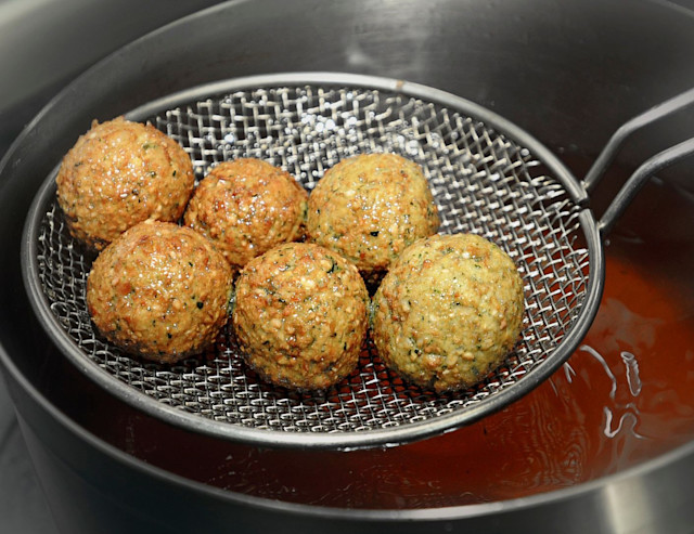 Gericht muss entscheiden: Essen Nazis heimlich Falafel?