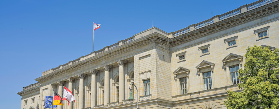 Drei Krankheiten und zwei Dienstreisen: Der halbe Berliner Senat fehlt bei Abstimmung über Polizeigesetz