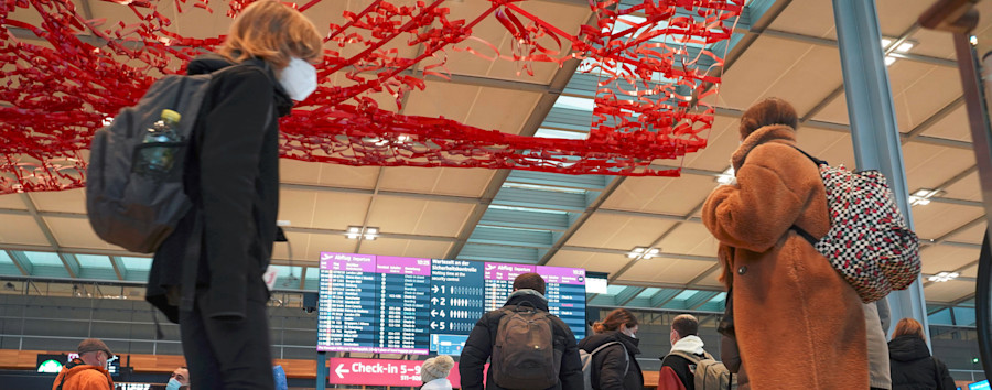 Orkan wirbelt Gepäckverteilung am BER durcheinander