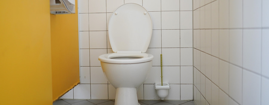 Um Ausgaben zu reduzieren: Lichtenberg und Neukölln sparen Tagesreinigung der Schultoiletten ein