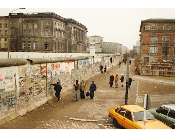 http://agh.berlin/1989expo