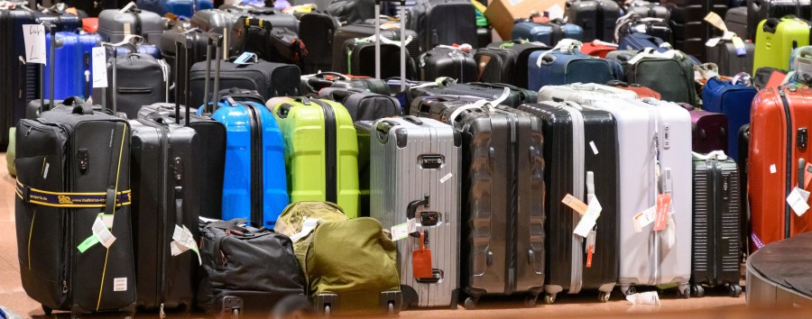 Selber suchen in einem „Fußballfeld“ aus Koffern: Wenn das Gepäck einen anderen Flug nach Berlin nimmt  