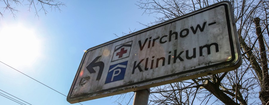„Sehr gut mit öffentlichen Verkehrsmitteln erreichbar“: Warum Virchow-Pflegekräfte fürs Parken zahlen müssen