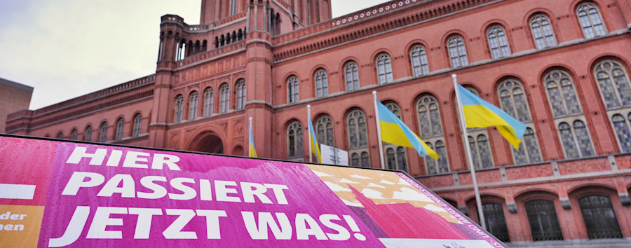 Transparenz auf Nachfrage: Berliner Senat gibt Honoraraufträge für Journalisten bekannt