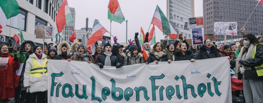 Berliner Polizei zeigt Iran-Demonstranten wegen „Tod Chamenei“-Rufen an