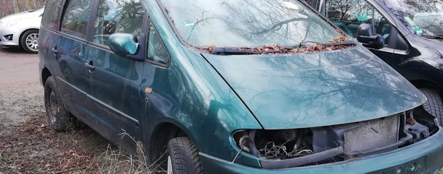 Behörden entfernen Schrottauto seit über zwei Jahren nicht