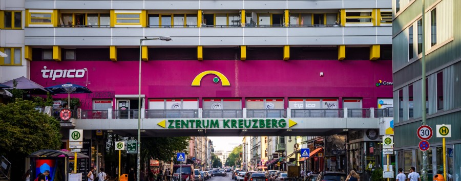 „Regelmäßige Schließungen“ nötig: Sozialdienst Friedrichshain-Kreuzberg macht wegen Überlastung den Laden dicht