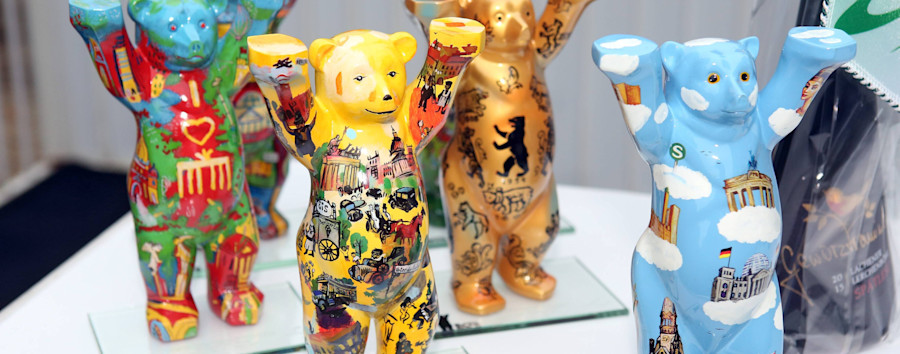 Von Kugelschreiber bis Buddy-Bär: So werben Berlins Bezirke für sich