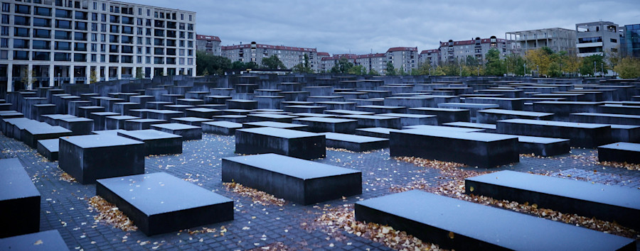 „Ich schäme mich so“: Ärger über Müll und Silvesterreste am Holocaust-Mahnmal in Berlin