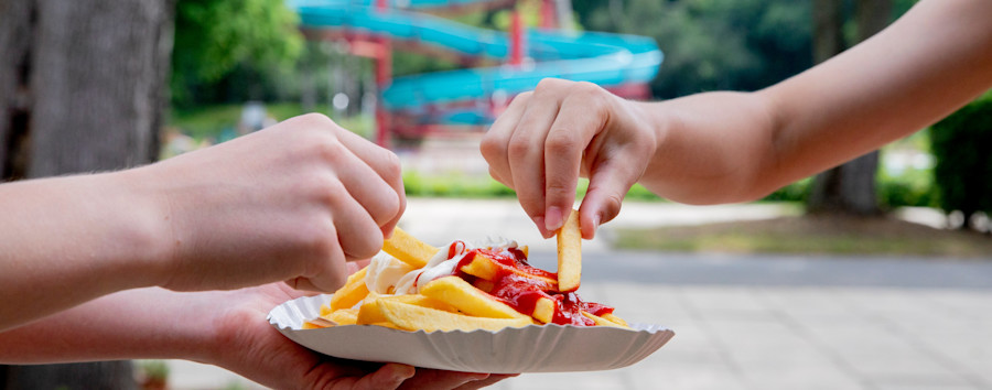 Inflation auch beim Baden: Freibad-Pommes kosten im Berliner Durchschnitt 3,85 Euro