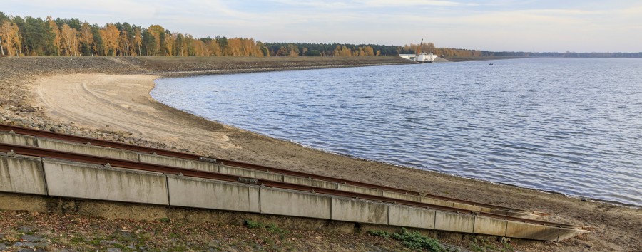 Nur halb so viel Wasser wie üblich: Berlins Flüsse mit Niedrigständen und Ebbe im Spreespeicher