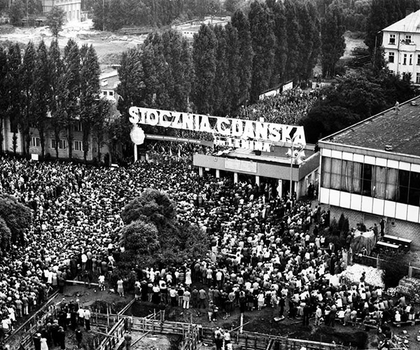 https://ar.tagesspiegel.de/r?t=https%3A%2F%2Fwww.stiftung-berliner-mauer.de%2Fde%2Fgedenkstaette-berliner-mauer%2Fbesuch%2Fprogramm%2Fsolidaritaet-protest-revolution-solidaritaet-mit%3Fdate%3D2024-11-07T18%253A30%253A00%252B0100