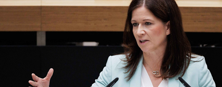 „Gute Bildung kostet“: Günther-Wünsch stellt beitragsfreies Schulessen und Schülerticket zur Debatte