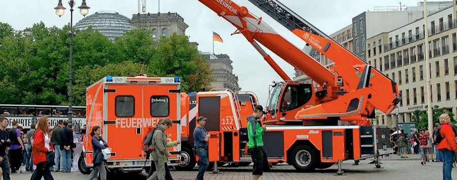 Berliner Feuerwehr braucht mehr Platz: Mindestanforderungen für Leiterwagen mit Stützen verschärft