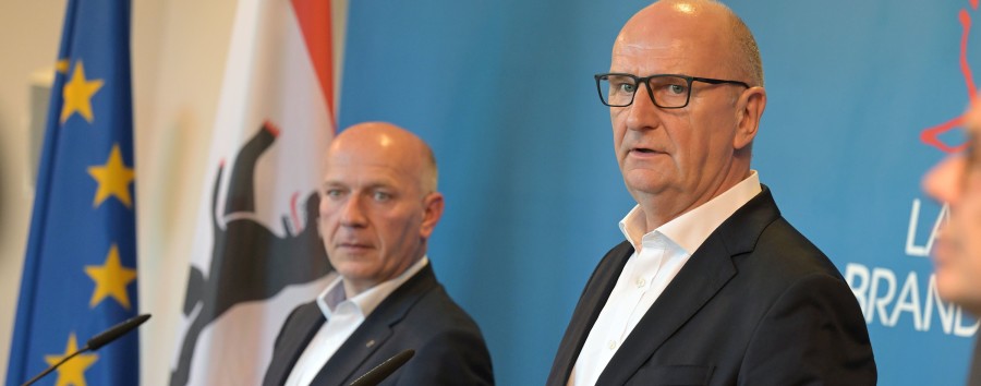 „Dass du noch ganz lange Ministerpräsident bleibst“: Berlins Regierender Wegner macht Wahlkampf für Brandenburgs Ministerpräsident Woidke