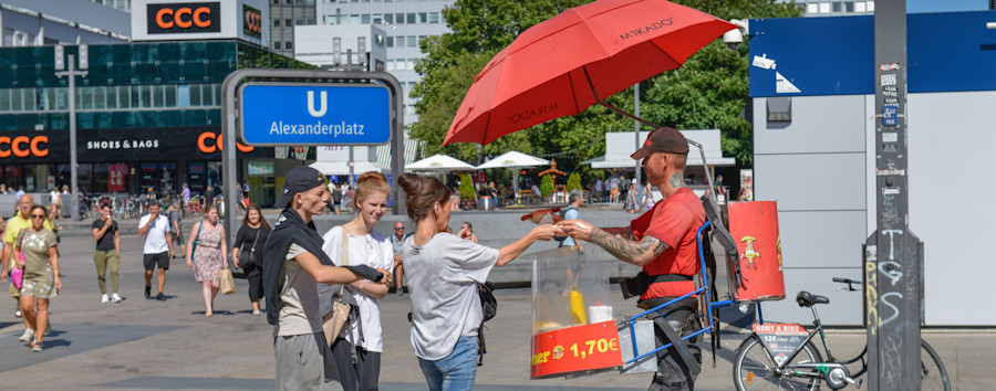 Berlins letzte Grillwalker: Wandelnde Würstchenbuden als Auslaufmodell