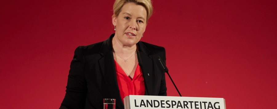 Erdbeermarmelade für alle: Wie Franziska Giffey auf dem Berliner SPD-Parteitag für Wasserstoff wirbt