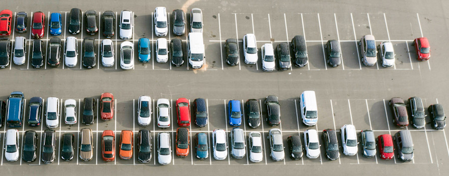 Berliner Parkplatznot für Pkw? Pustekuchen! Kostenloses Parken auf Autostellflächen für (Motor-)Räder wird kaum genutzt