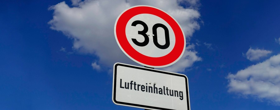 „Saubere Luft bedeutet gesunde Bürger“: Berliner Verkehrsverwaltung will Tempo 30 auf Hauptstraßen aufheben - Verbände halten dagegen