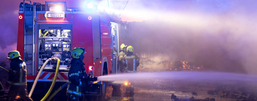 Frauenvertreterinnen der Berliner Feuerwehr kritisieren Nicht-Verbeamtung von werdender Mutter