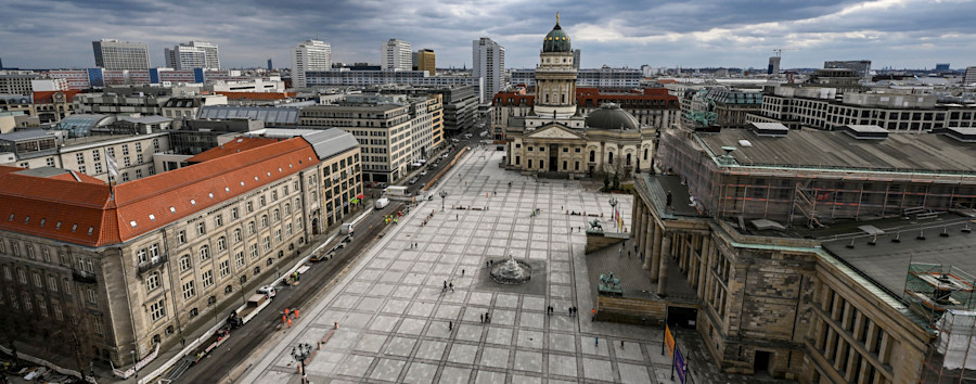 Vorzeigeprojekt oder Steinwüste? Heftige Debatte über Neugestaltung des Gendarmenmarkts