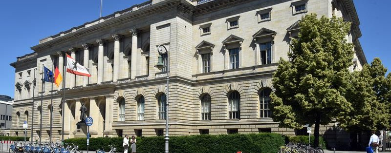 Das Abgeordnetenhaus hat nicht mehr alle Tassen im Schrank