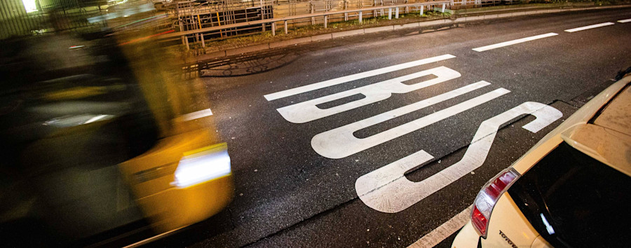 Neue Busspuren für Berlin? Langwierige Verfahren verhindern eine schnelle Umsetzung.