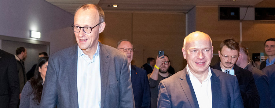 Berliner Bär als Willkommensgeschenk: Friedrich Merz besucht Berliner CDU im Wahlkampfendspurt