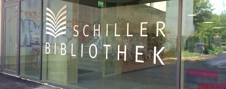 Vier Gründe für Berlins Verwahrlosung: Wer ist zuständig für den Müll an der Schillerbibliothek?