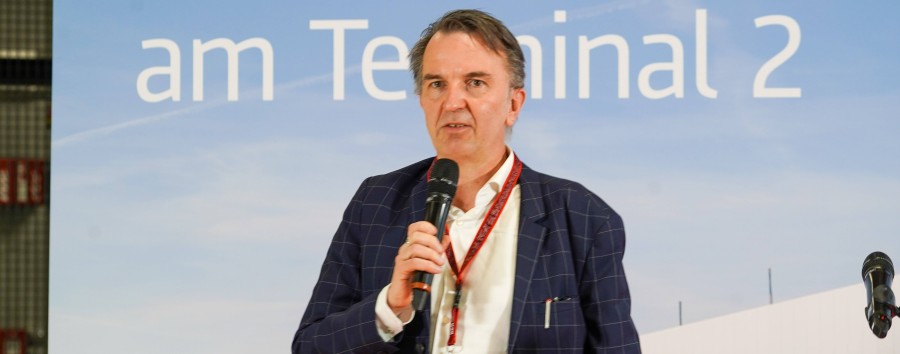 Hönemann verlässt BER im September: Flughafensprecher redet vor dem Abschied über Erfolge, Herausforderungen und seinen Lieblingsplatz