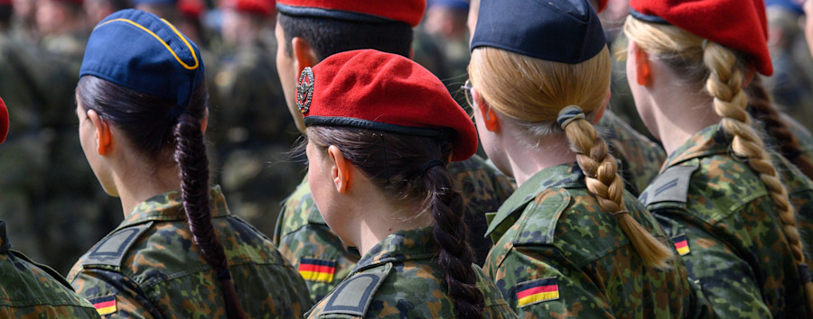 Streit um Berliner Militärgelöbnis: Der Fahneneid soll vor dem Abgeordnetenhaus geleistet werden