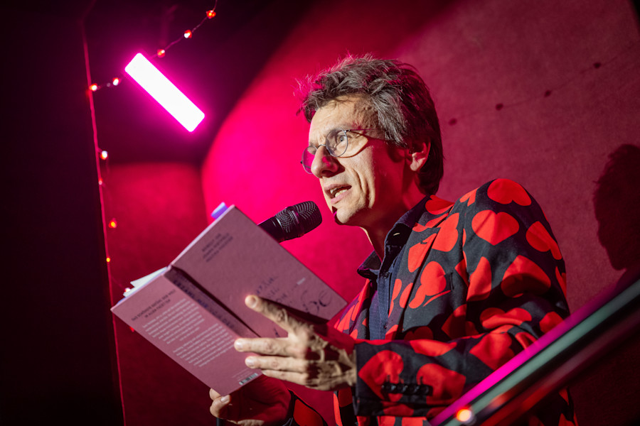 Eine wahrhafte Ost-West-Liebesgeschichte hat Robert Ide vorgetragen