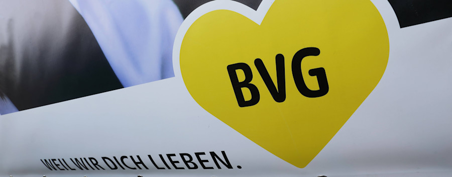 Lieben wir nicht: Illegale Plakate gegen „Handylautmenschen“ bei der BVG