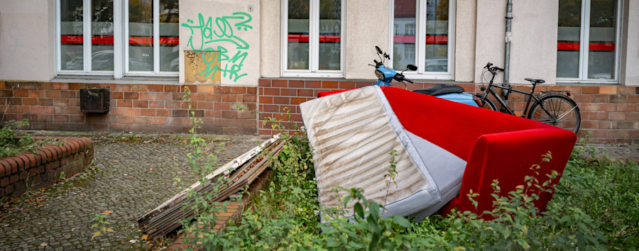 „Defekta“ und „Maröda“: Senat setzt bei Kampagne gegen illegalen Sperrmüll auf Ikea-Optik