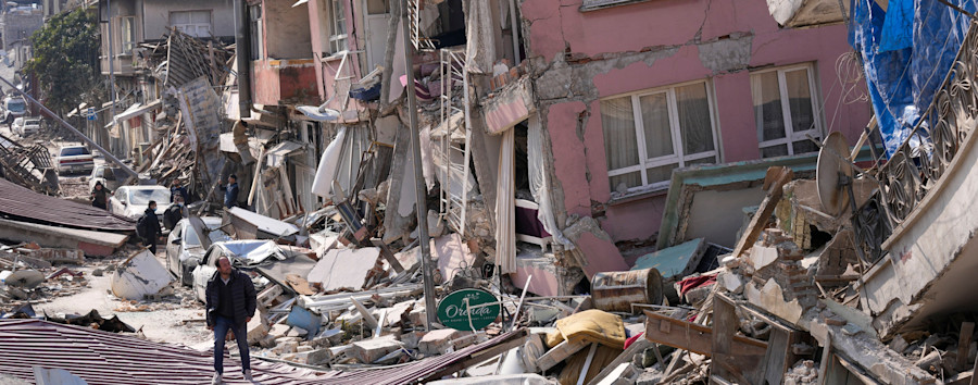 „Sachspenden werden nicht zielgenau verteilt“: Grünen-Abgeordnete Bozkurt über die Lage im türkisch-syrischen Erdbebengebiet