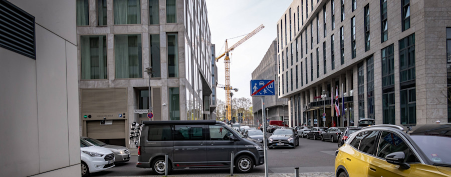 Über 700.000 Verstöße 2025: Mitte zählt die meisten Falschparker – und schleppt am seltensten ab