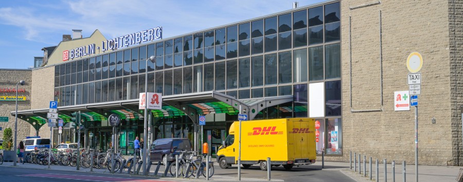 Gedenken an Opfer rassistischer Gewalt: Vorplatz am Bahnhof Berlin-Lichtenberg wird nach Eugeniu Botnari benannt