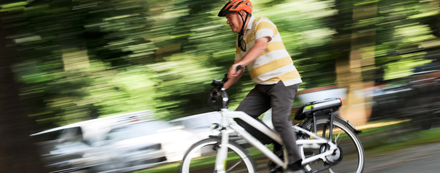  Studie zu E-Fahrrädern: Erhöhtes Unfallrisiko mit Pedelecs bei jüngeren und sehr alten Fahrern