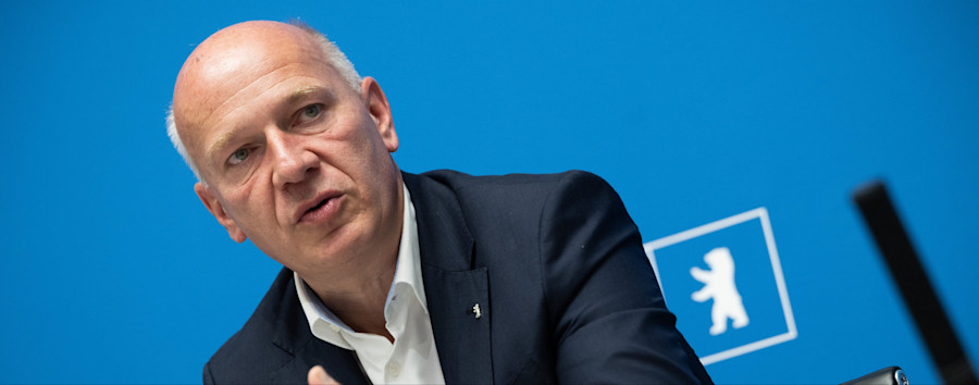 Kaffeebecher, Menora und Co.: Diese Geschenke bekam Kai Wegner im Amt