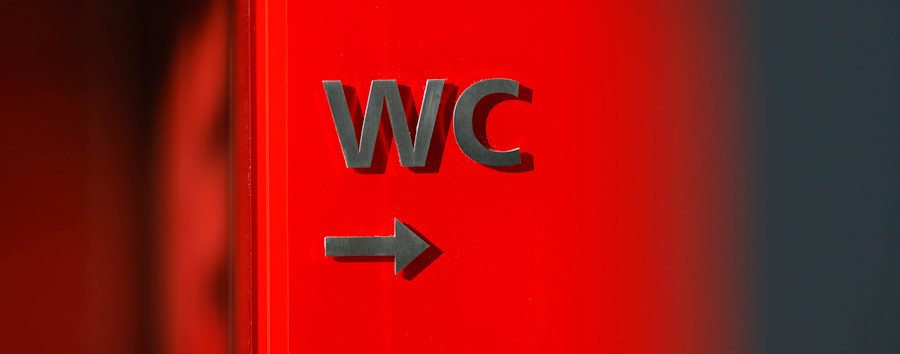 Vierseitige Anleitung: Toilettengang im Bundestag umfasst sechs detaillierte Schritte